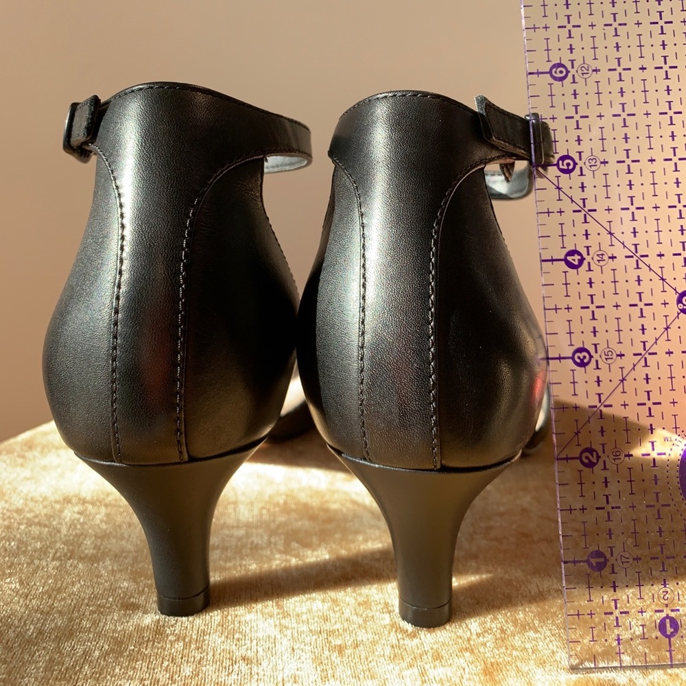 Closed toe w/ankle strap.